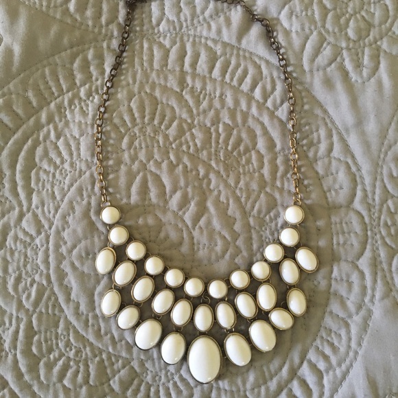 White chunky necklace - Picture 1 of 2